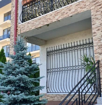 Готель D&H Неводарі Екстер'єр фото